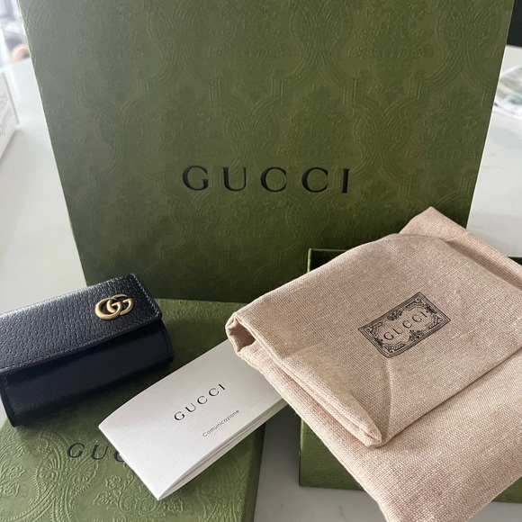 Gucci Leather GG AirPod Case - Authentic - Picture 2 of 5